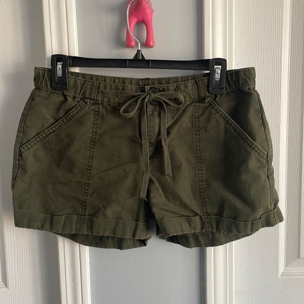 Cute safari style army green low rise shorts